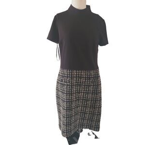 Karl Lagerfeld Paris size 6 Dress stretch zip mock neck short sleeve faux pocket